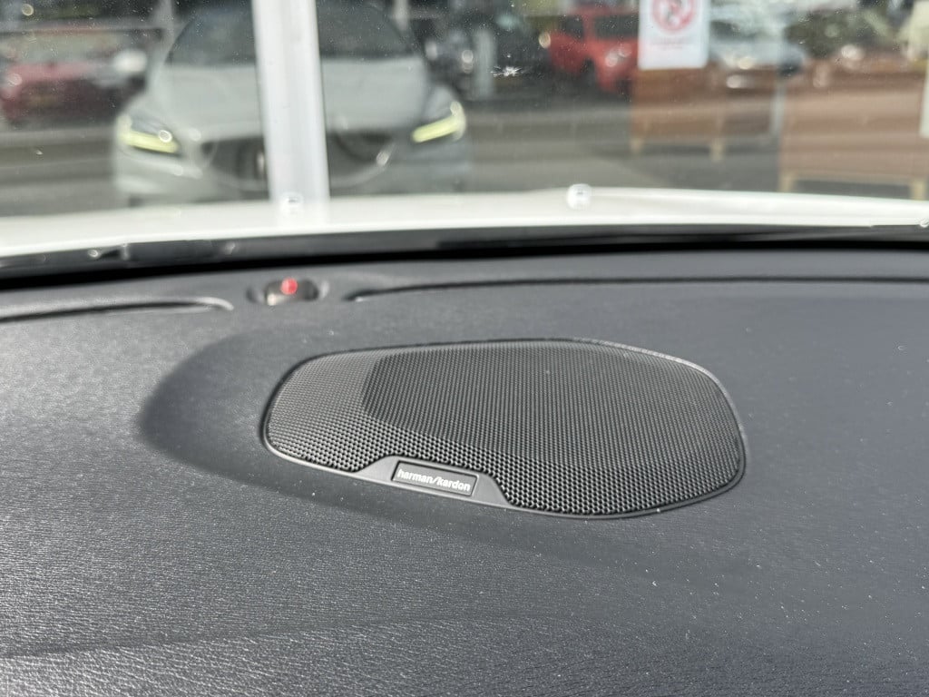 Volvo V40 t3 153pk polar+ sport| panodak| trekhaak| camera| h&k sound