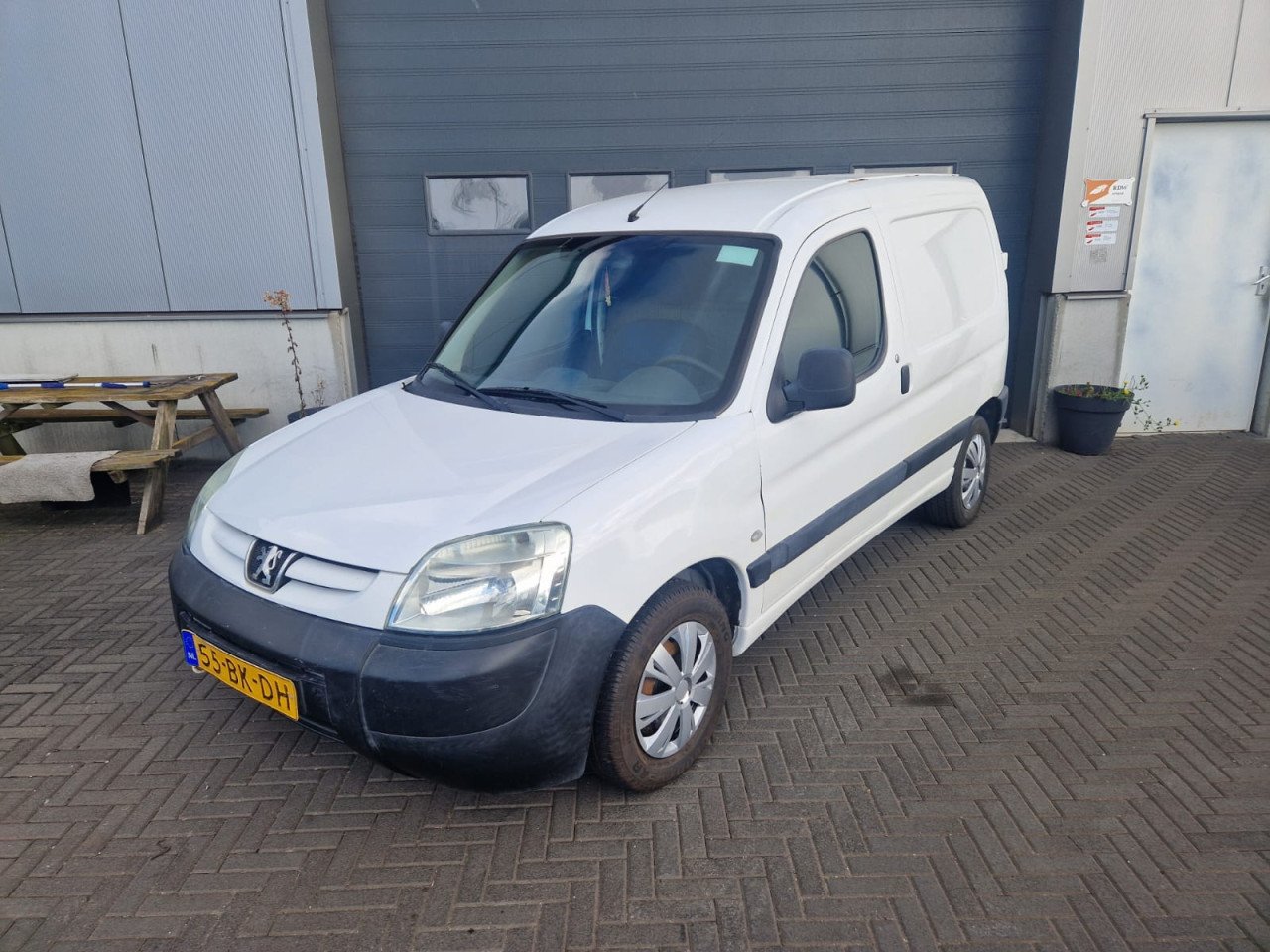 TE KOOP PEUGEOT PARTNER 1.9D BETREFT EEN BTW AUTO