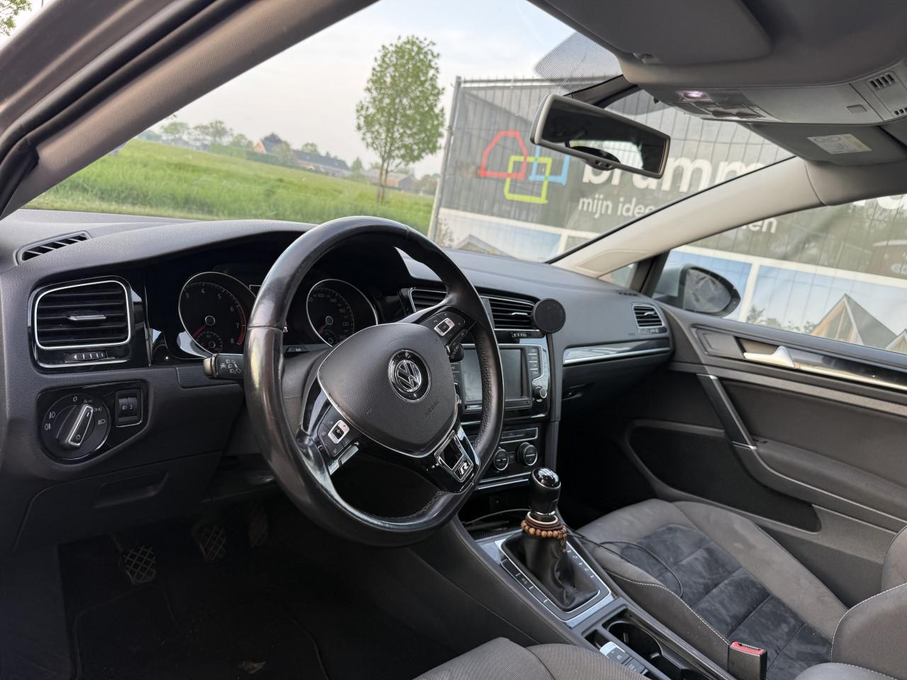 Volkswagen Golf Variant HIGHLINE 1.2 TSI 2016 Grijs