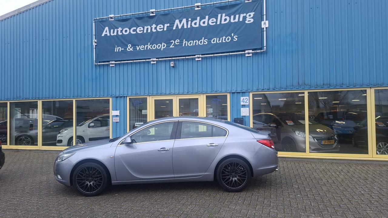 Opel Insignia 1.8 Cosmo 5 deurs bj:2009 airco-leer-19 inch i.z.g.st