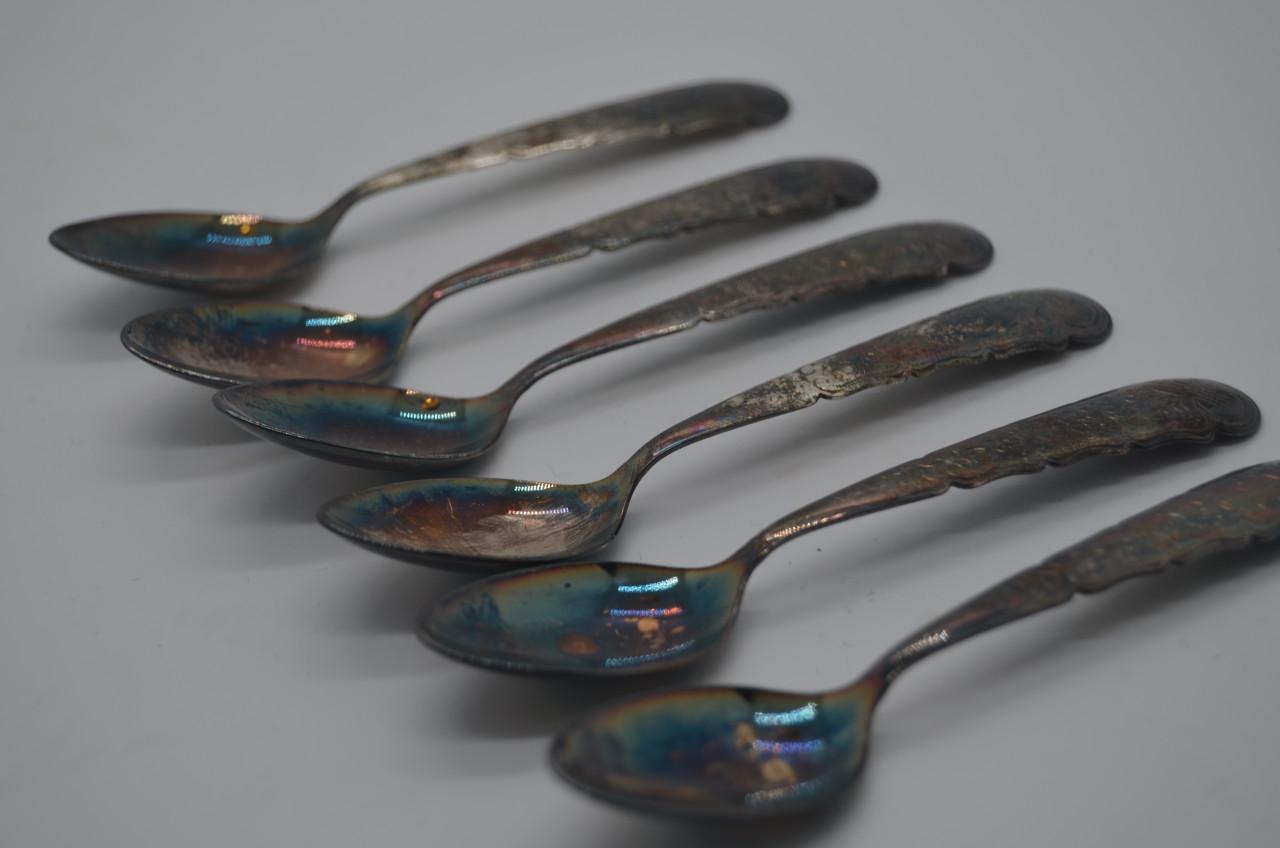 6 Verzilverde (zilveren?) theelepeltjes gemerkt '90'