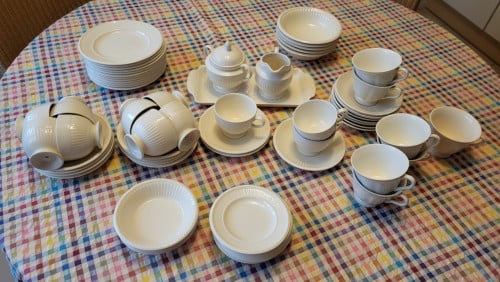 EDME KOFFIE- EN THEEKOPJES, GEBAKSBORDJES, SERVEERSCHAAL ETC