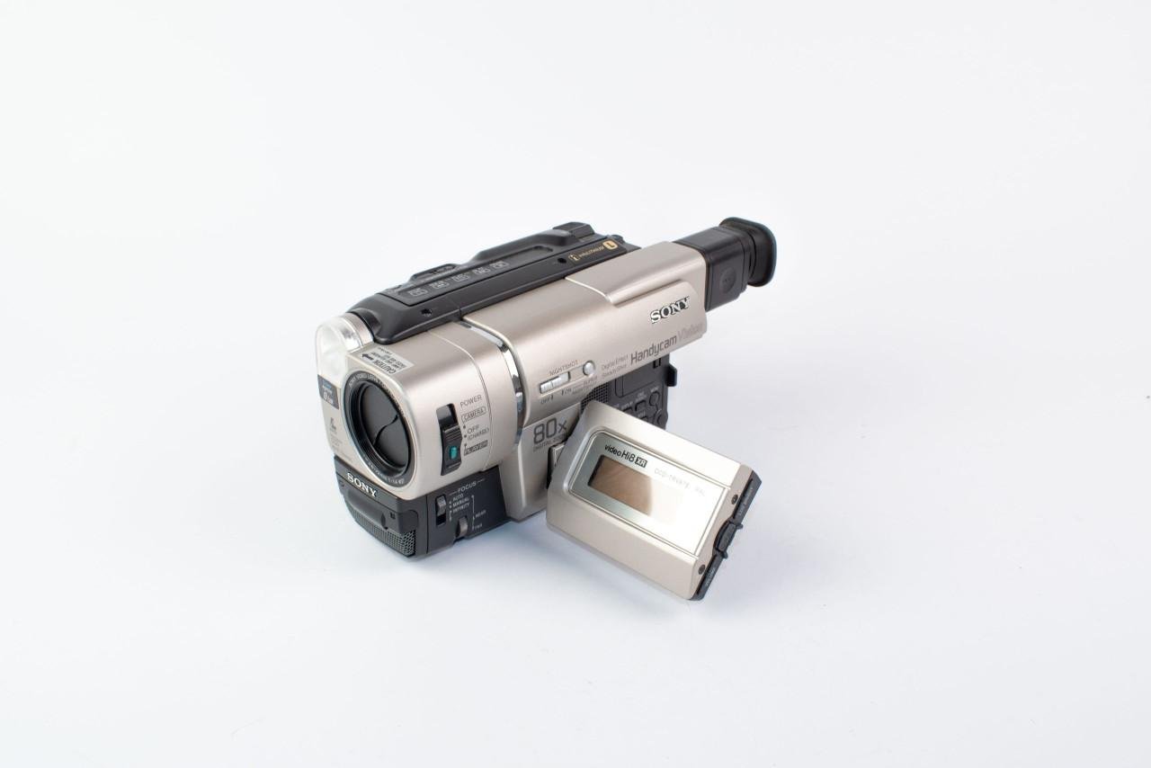 Sony Handycam CCD-TRV87 Hi-8 Analog Camcorder