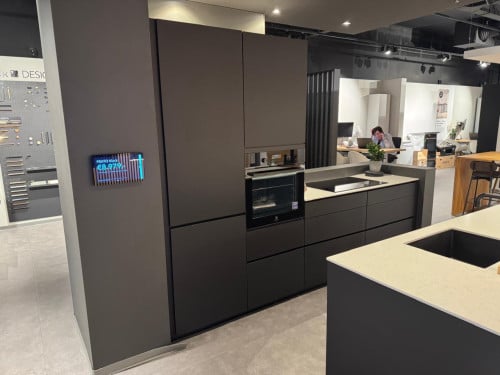 EILAND KEUKEN KVIK PRATO BLACK met COMPOSIETBLAD