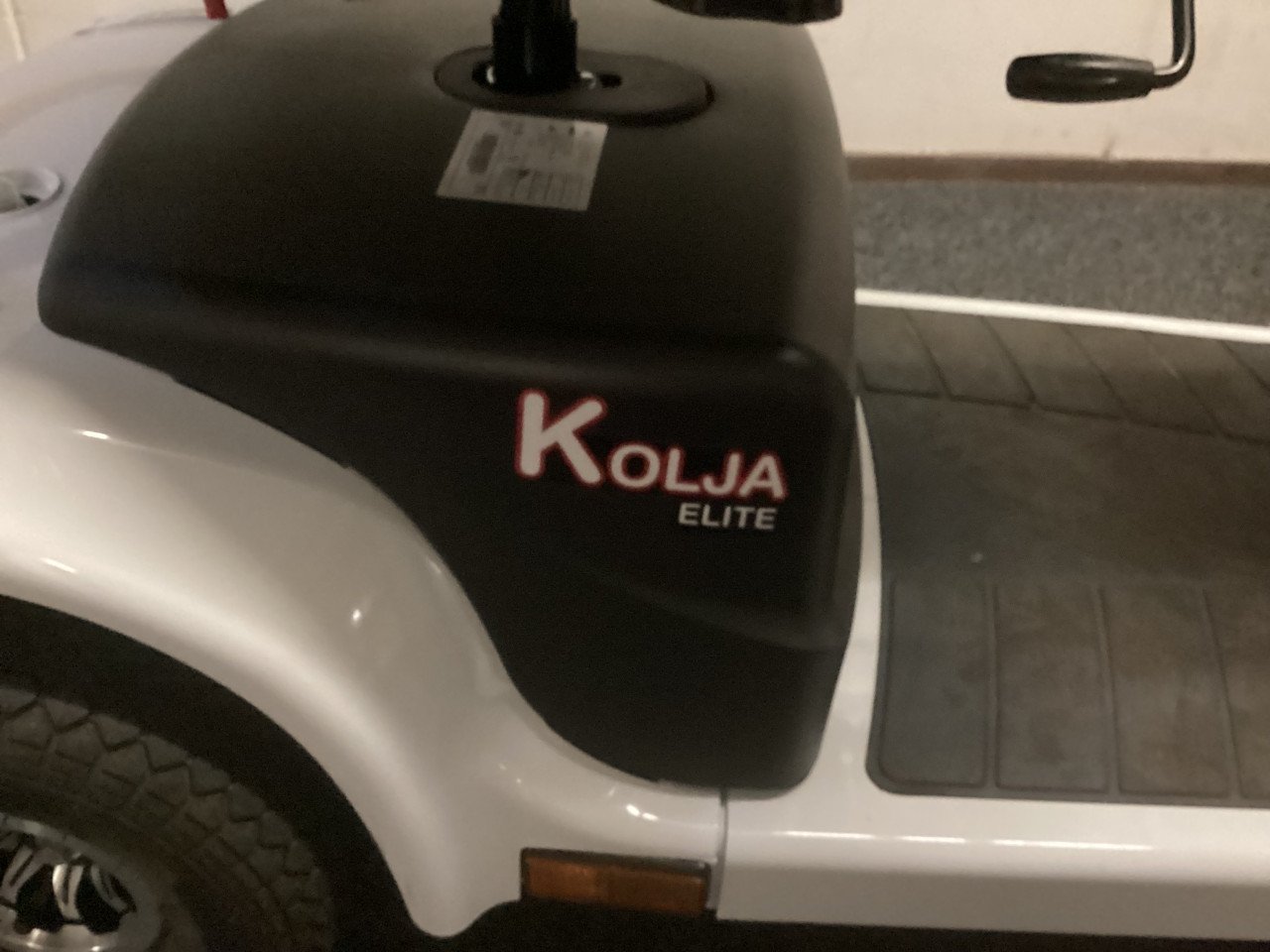 Nieuwe witte luxe scootmobiel