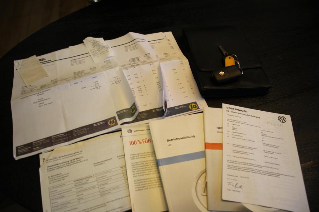 Volkswagen UP! 1.0 black-edition - panoramadak - leer - leder - cruise cont