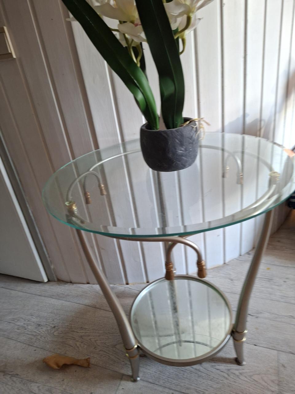 GROTE SALON TAFEL MET 4 LADEN PUNT GAAF