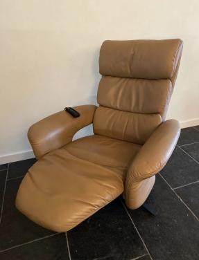 Mooie Meubelzorg sta op en relax fauteuil, met accu, 3 jaar oud