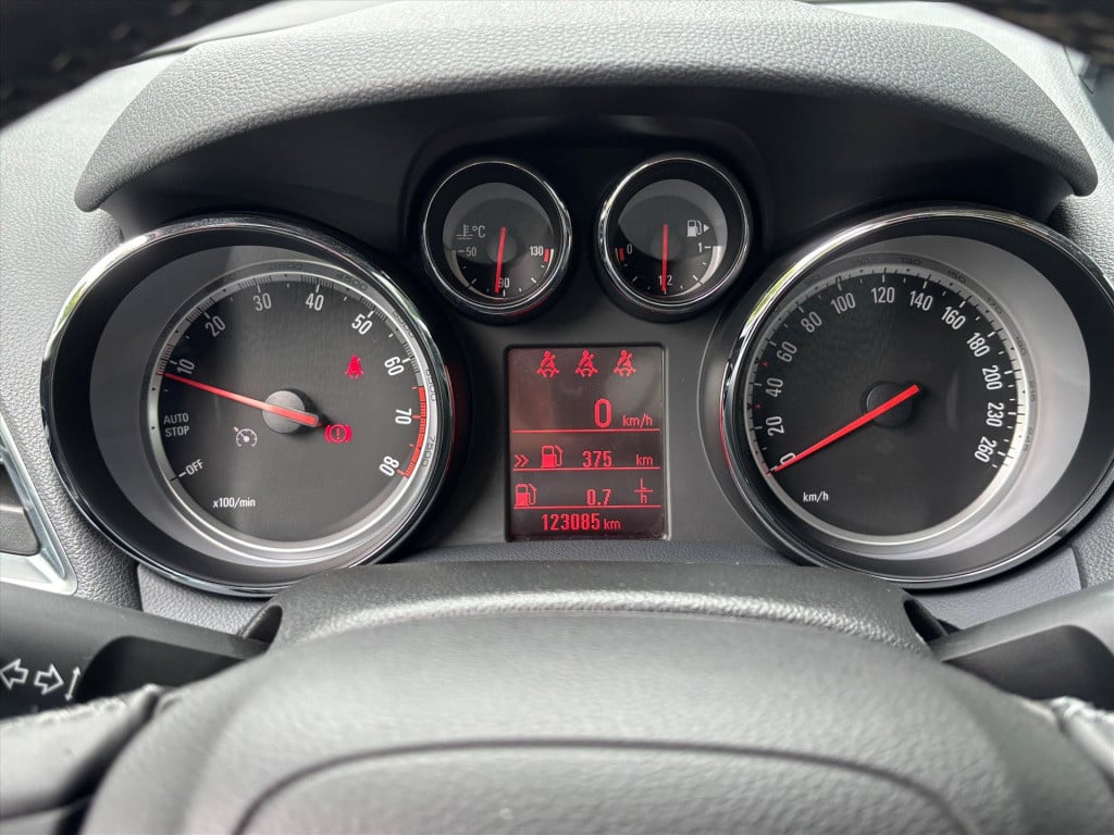 Opel Mokka 1.4 turbo 140pk cosmo| sunroof|trekhaak|leder| stoel-stuurverwar