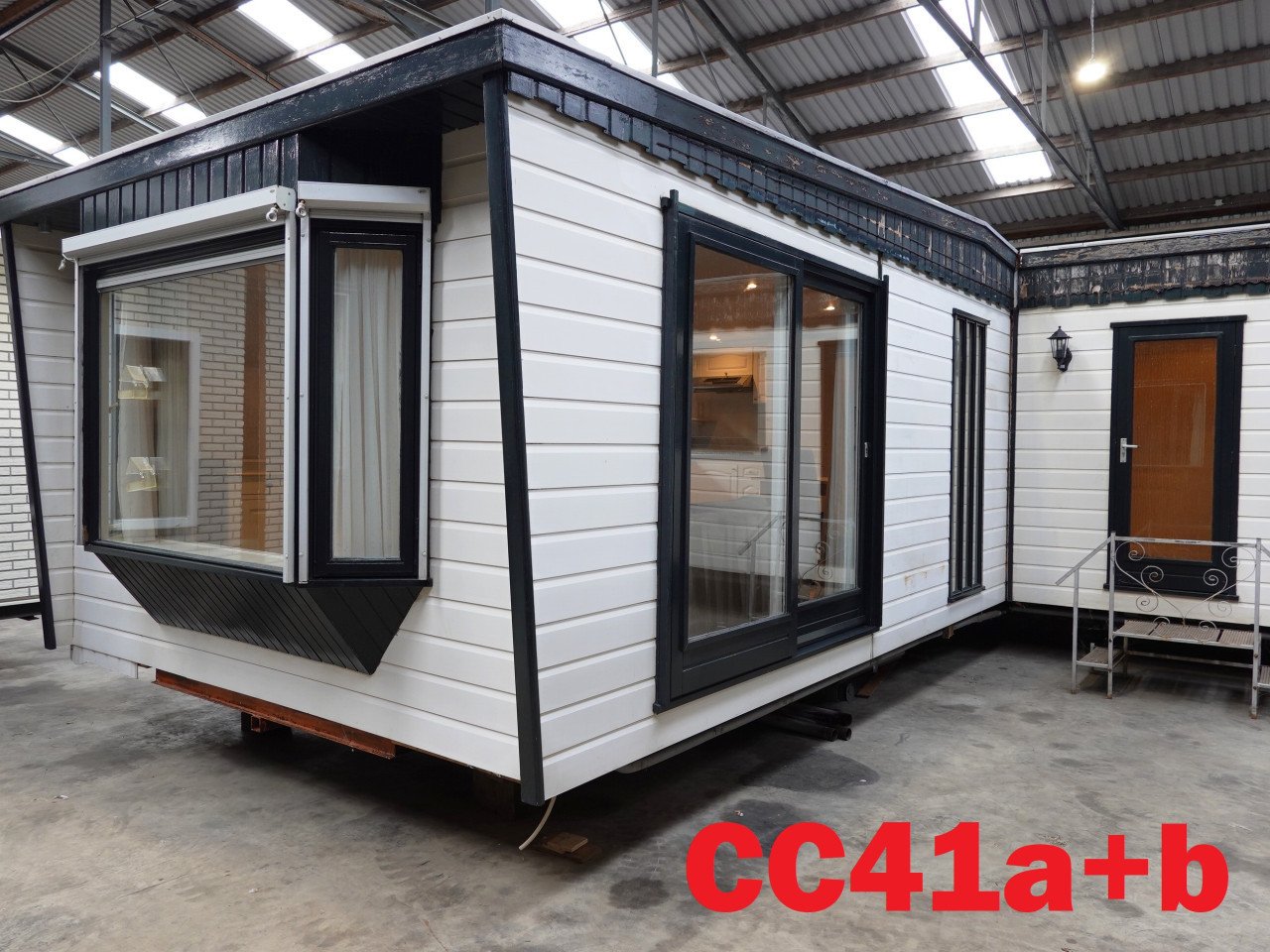 Div. stacaravans en chalets met dubbel glas en centrale verwarming te koop