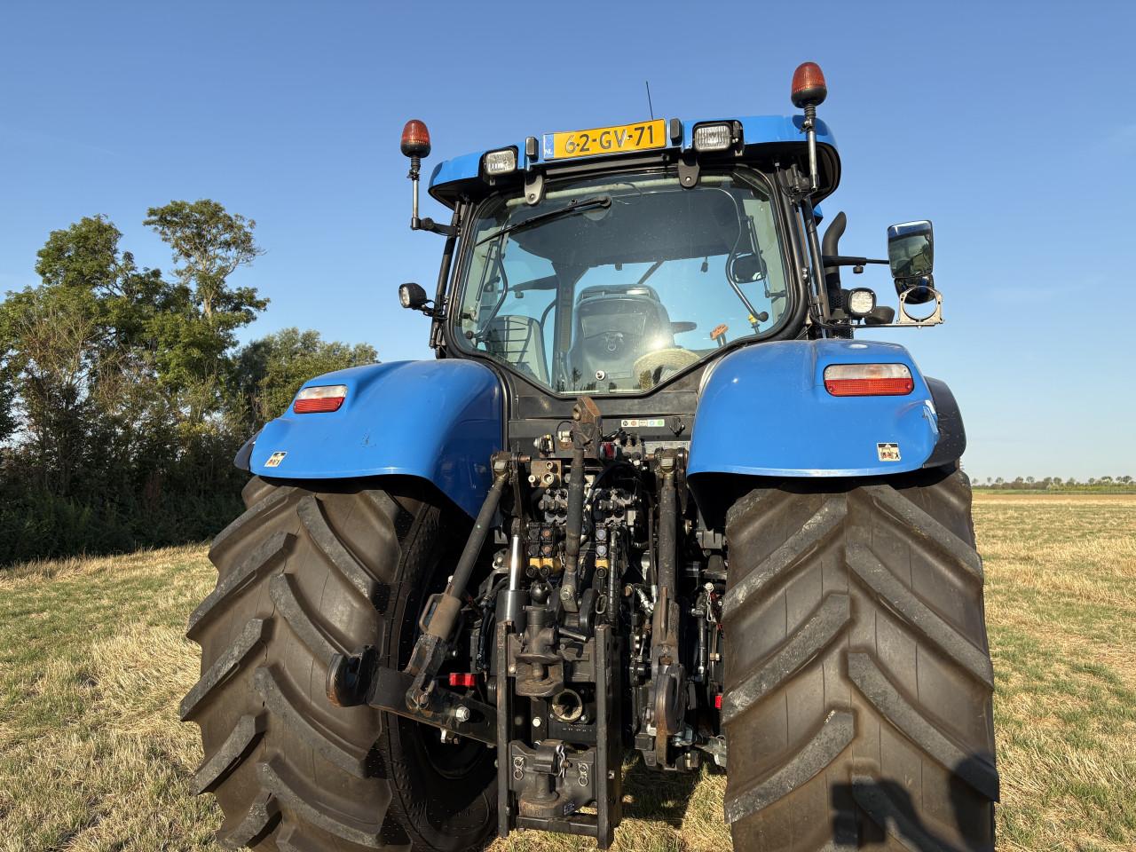 New Holland T7040