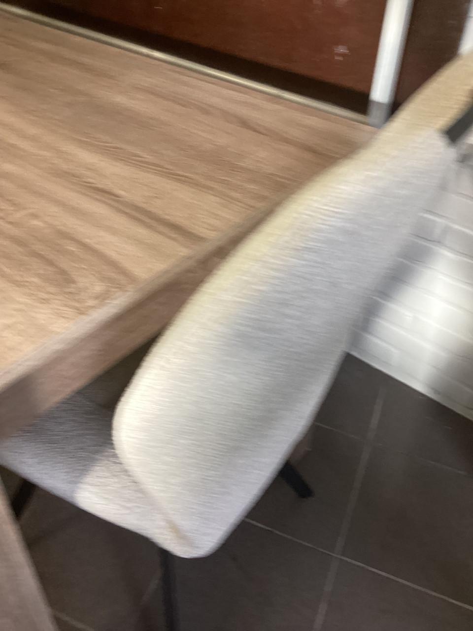 Eettafel +2stoelen,  juli 2025 wegens overlijden €65