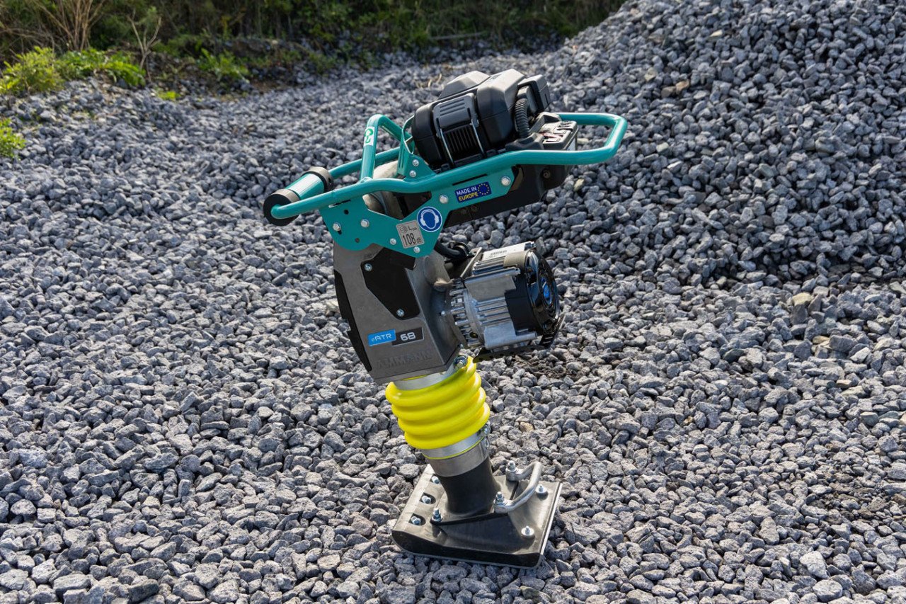 Te huur: Trilstamper ELEKTRISCH! trilplaten en trilstampers te huur