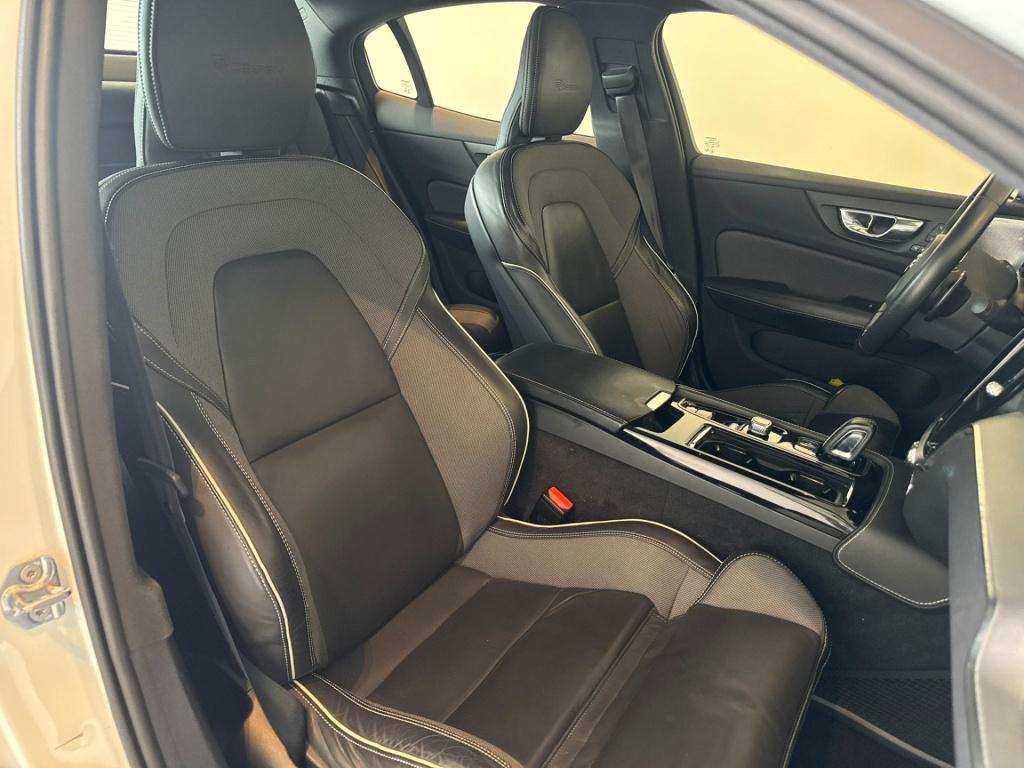 Volvo S60 2.0 t8 awd twin engine r-design