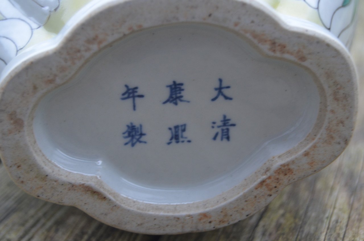 Fraaie Chinese vaas, gesigneerd, decor van Chinese kool