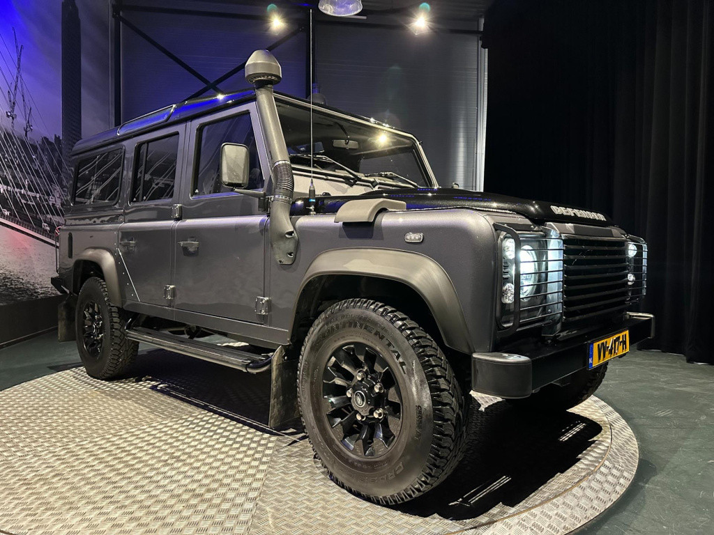 Land Rover Defender 2.4 td 110" x-tech dc *grijs kenteken 7 persoons*