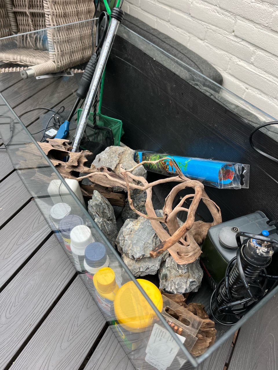 Groot aquarium met alle toebehoren