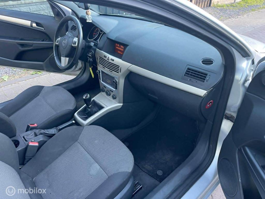 Opel Astra gtc 1.6 executive grote beurt gehad
