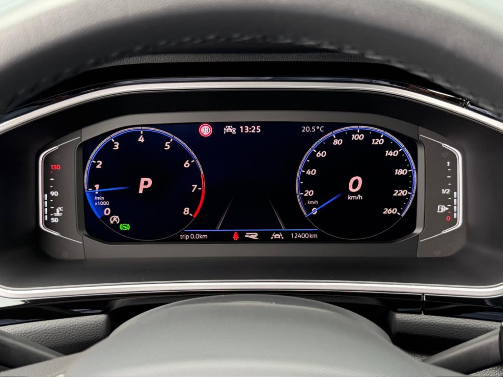 Volkswagen T-roc 1.5 tsi 150pk dsg r-line | trekhaak | camera | keyless | e