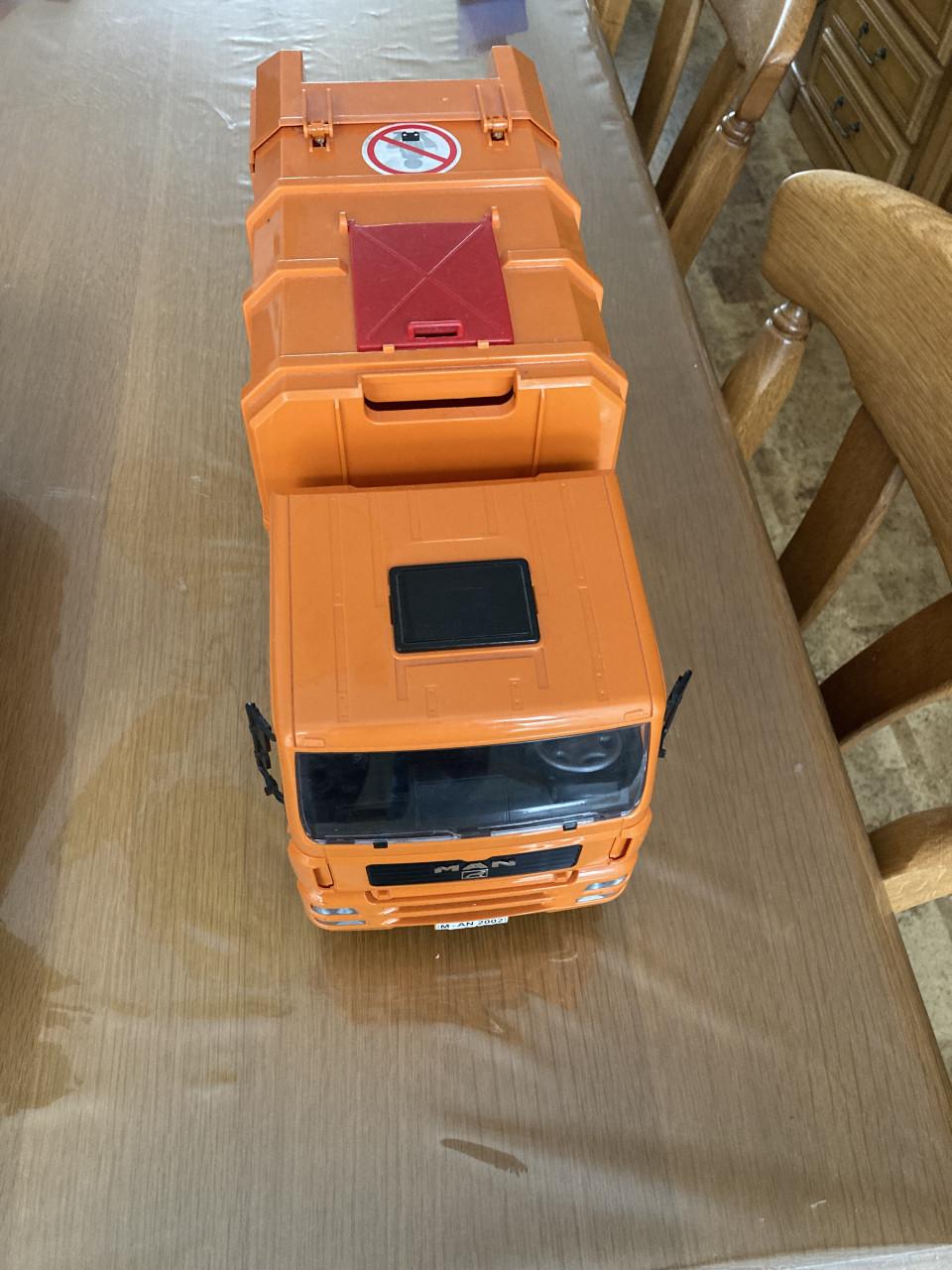 Bruder vuilnisauto met 2 kliko's