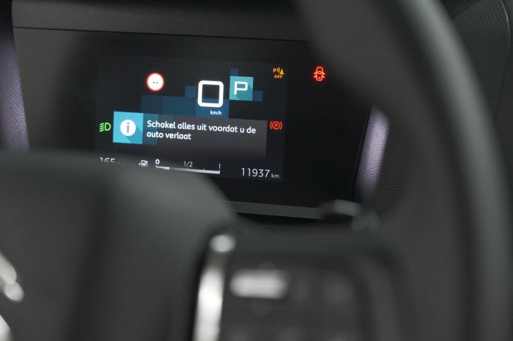 Citroen C4 puretech 130 eat8 shine | camera | apple carplay | parkeersensor
