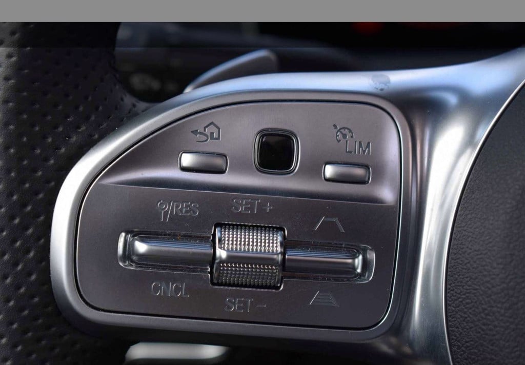 Mercedes-Benz A-Klasse 250 e business solution amg limited l panoramaschuif