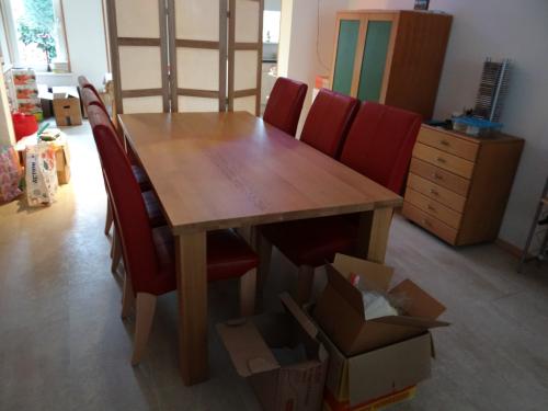 Tafel en stoelen