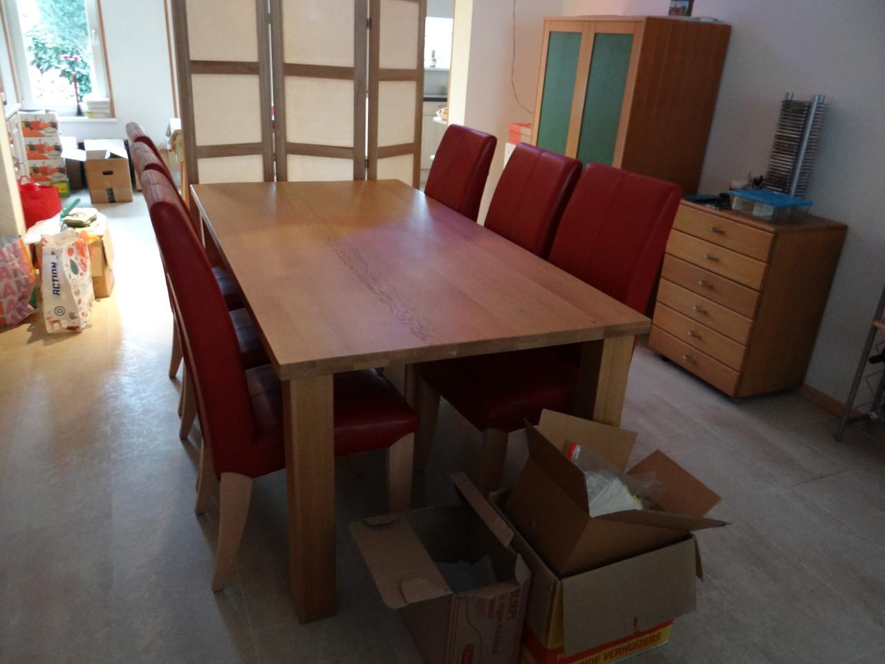 Tafel en stoelen