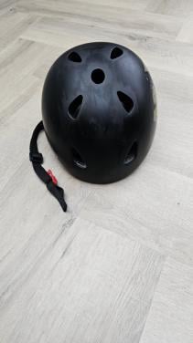 Skatehelm en kniebeschermers