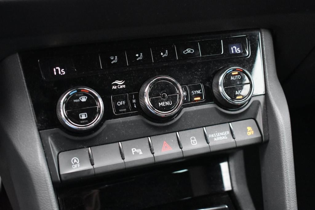 Skoda Karoq 1.5 tsi act sportline | trekhaak | camera | nap | canton | appl