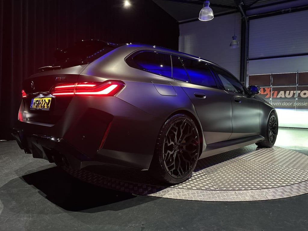 BMW M5 5-serie touring *keramisch*pano*bowers&wilkins*nl*