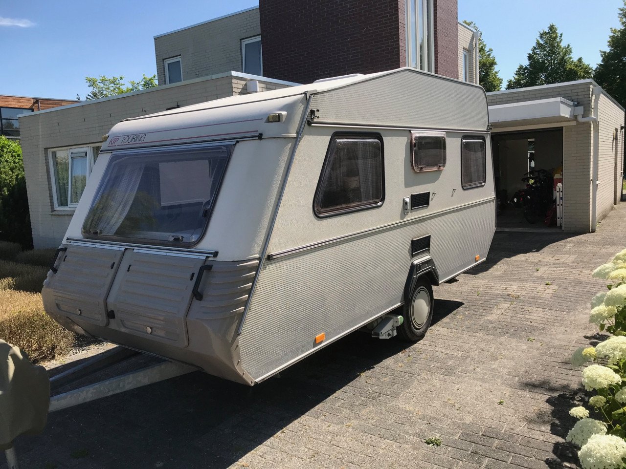 Kip touring 40 met mover en accessoires