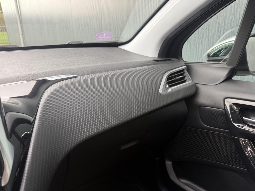 Peugeot 208 1.2 puretech blue lease executive 5-drs