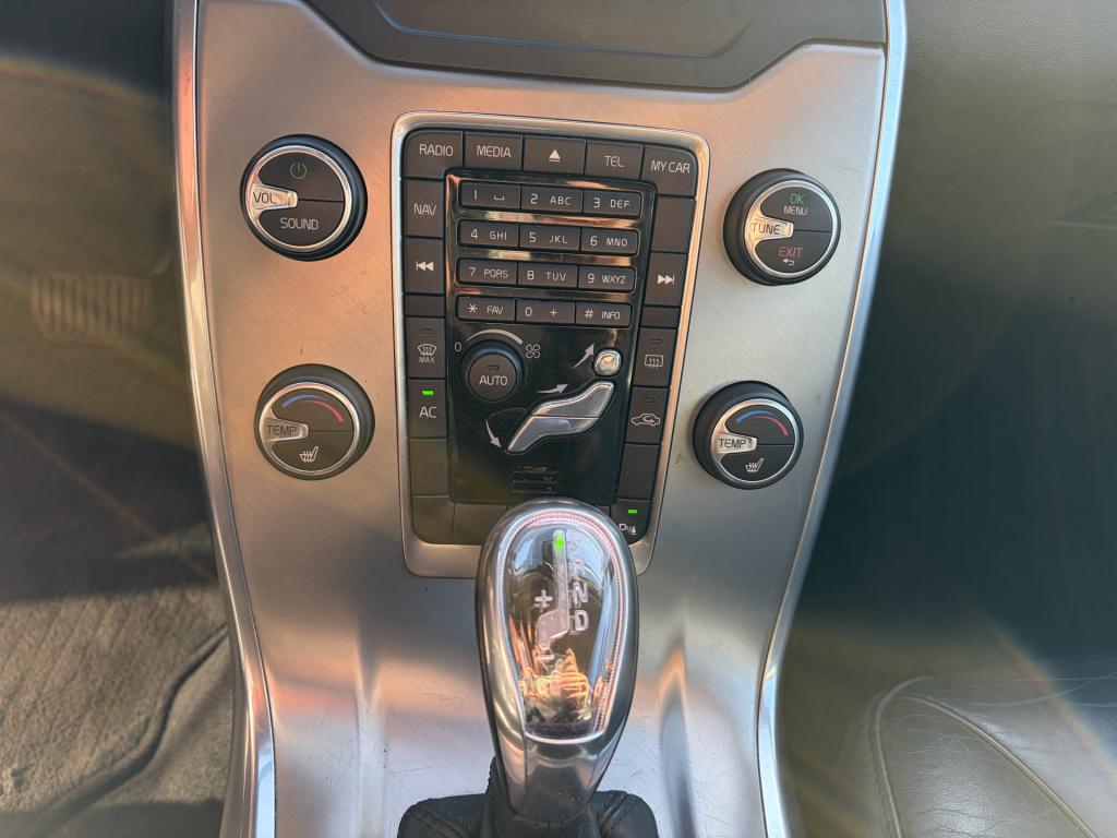 Volvo V70 1.6 t4 nordic | automaat | trekhaak | leer | nav