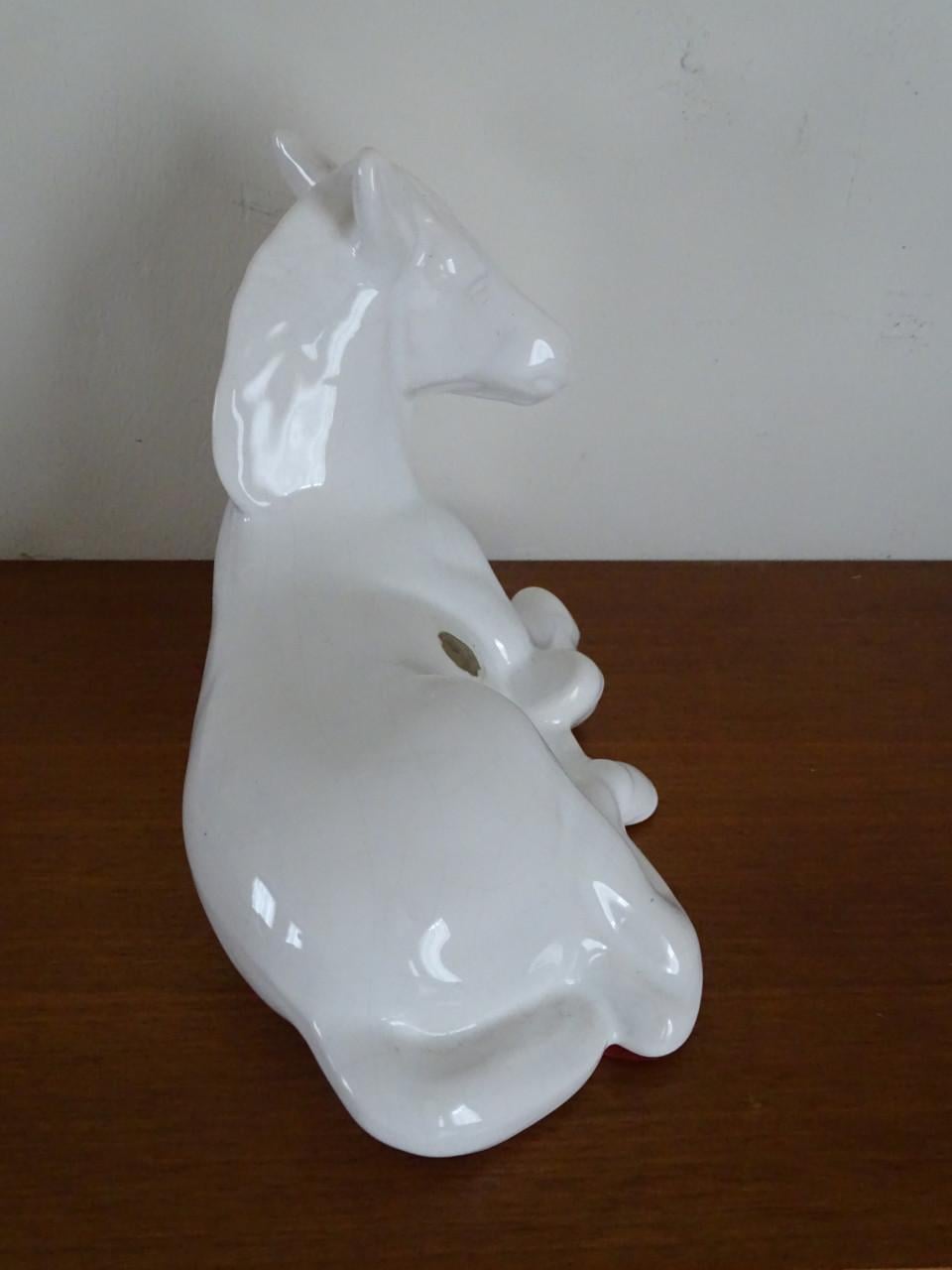 Vintage Delfts Wit plateel Beeld Liggend Paard keramiek