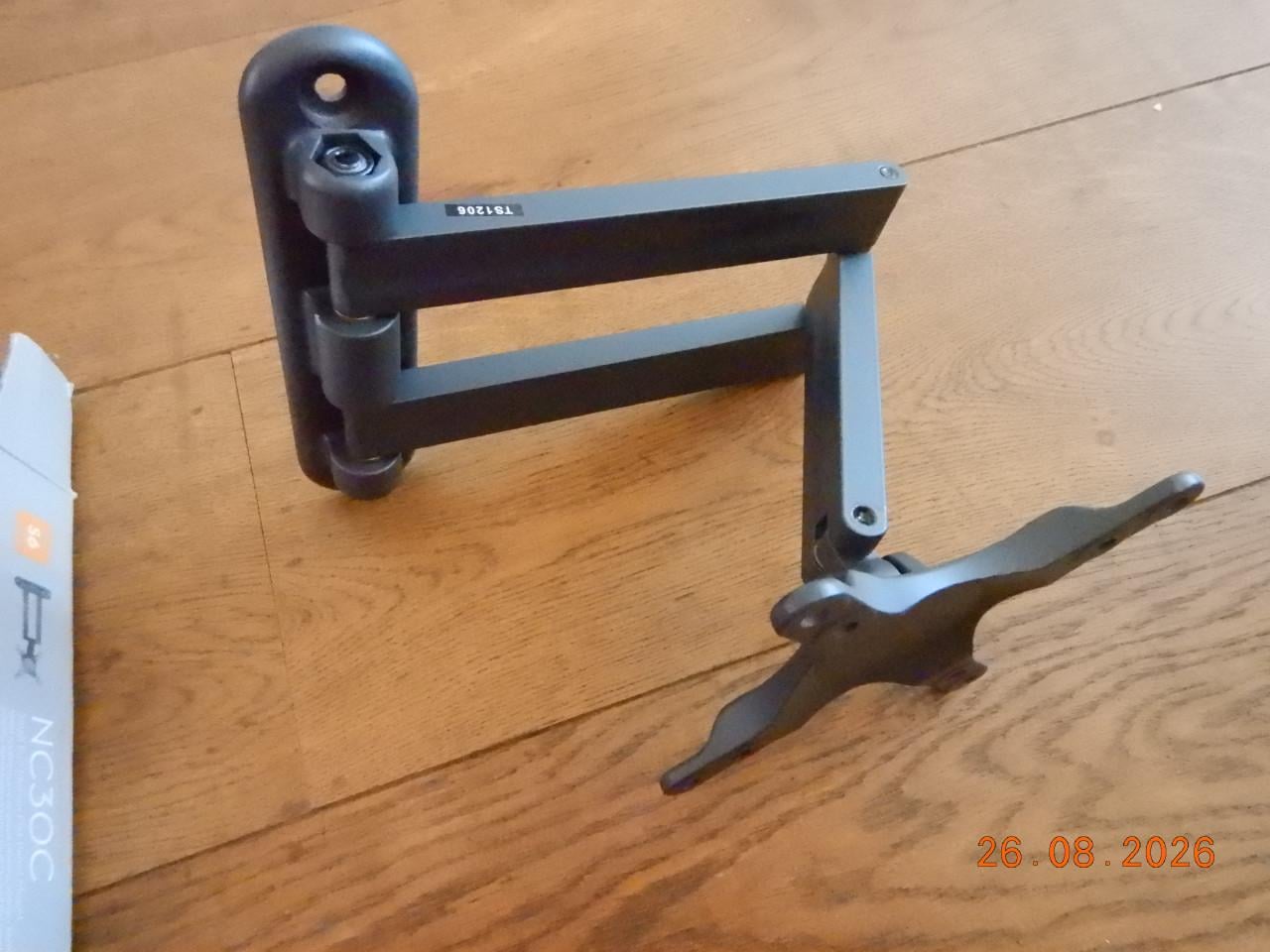 Kleine tv muursteun