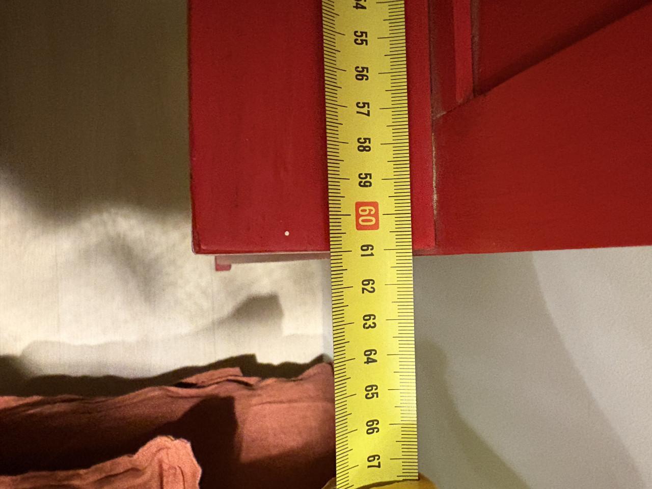 Ladekasten, spiegels, plantentafel, trapje