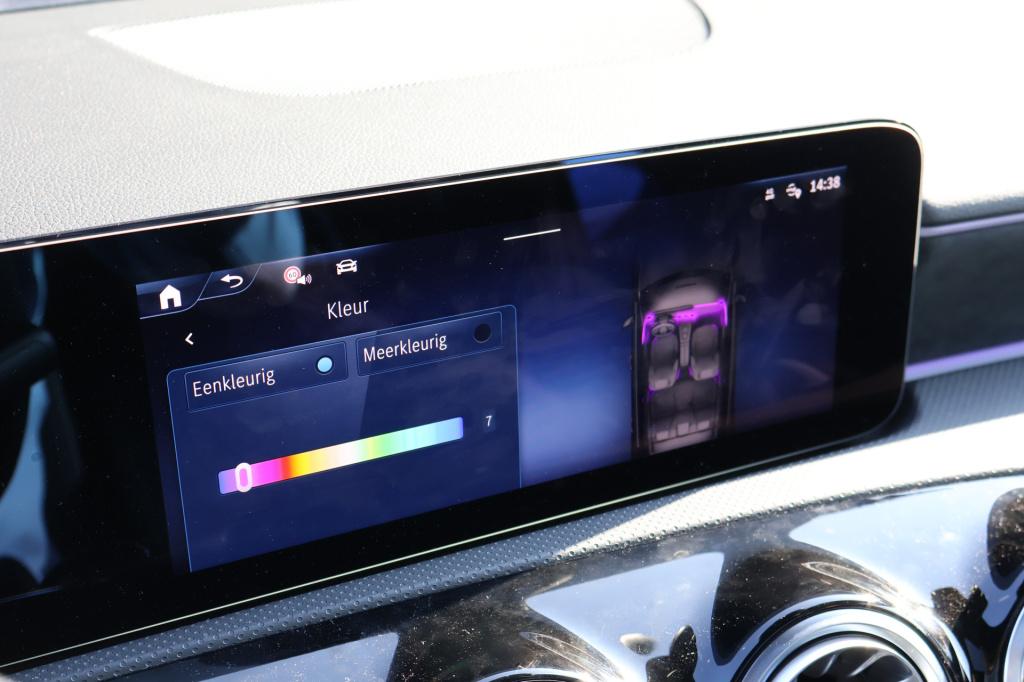 Mercedes-Benz A-Klasse 180 business solution amg i 2025 i panorama dak i mu