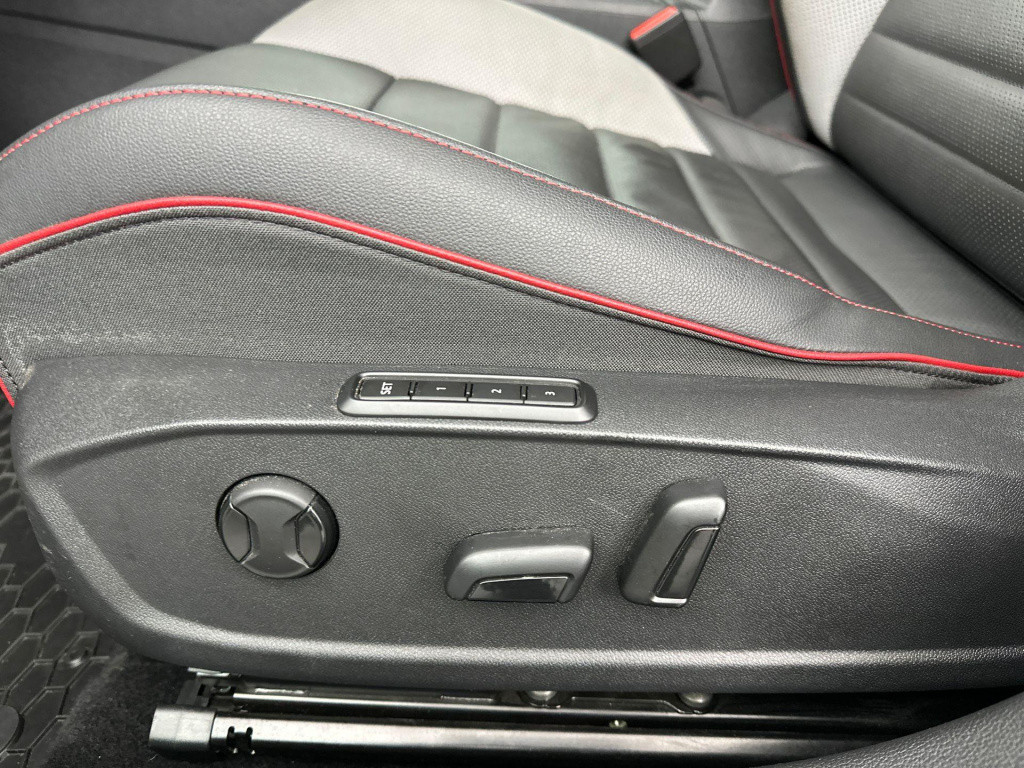 Volkswagen Golf 2.0 tsi gti pano leder iq stoelkoeling acc
