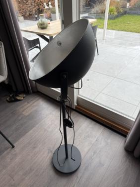 Leuke staande lamp met voetschakelaar