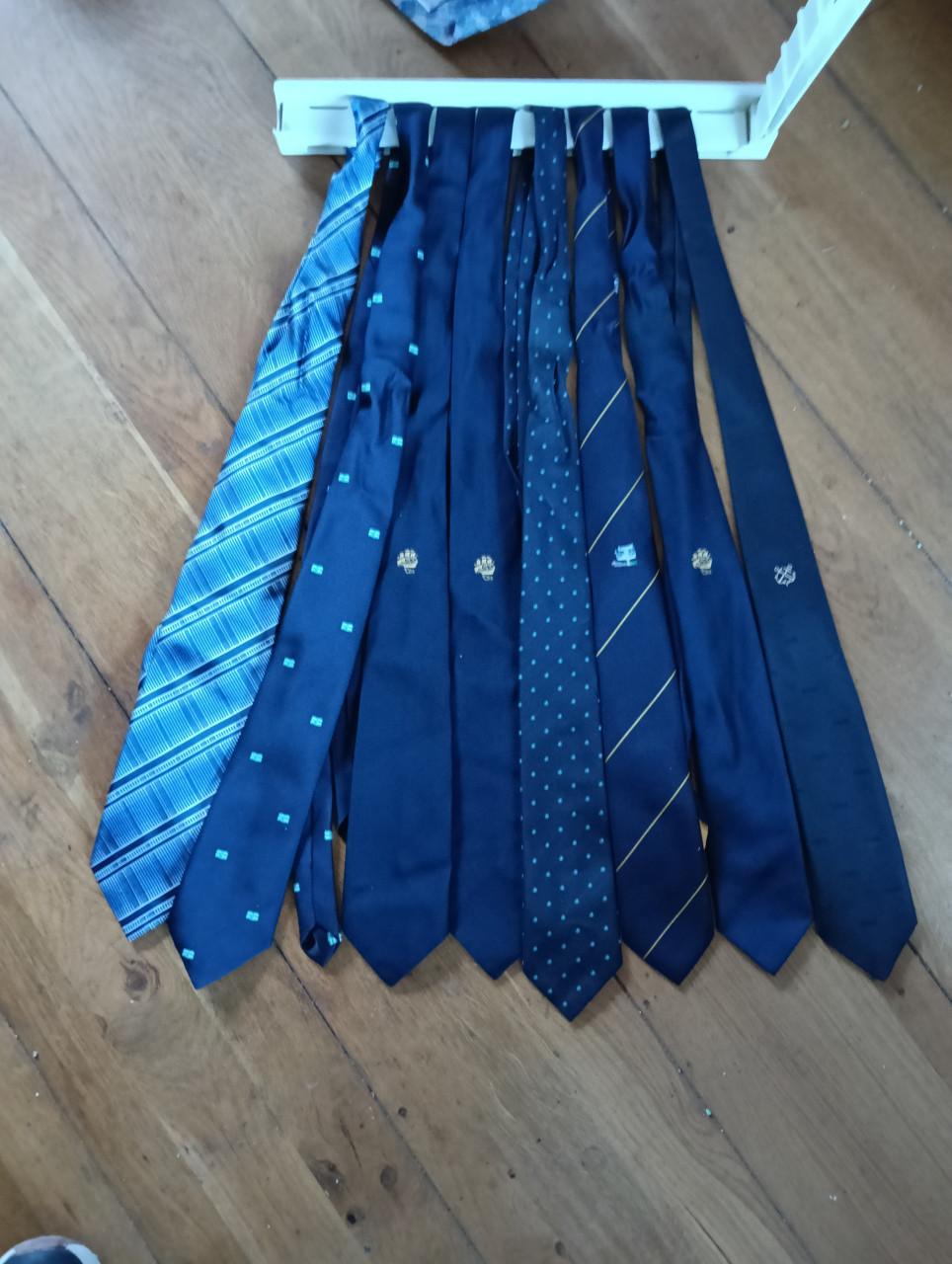 24 stropdassen met hanger