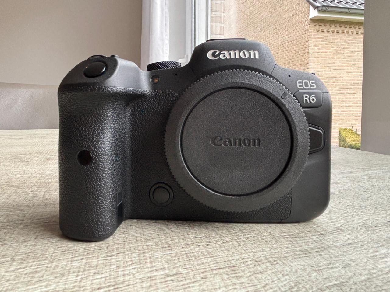 Canon R6 - 6000 clicks + 3 extra accu’s + 64GB geheugenkaart —- als nieuw