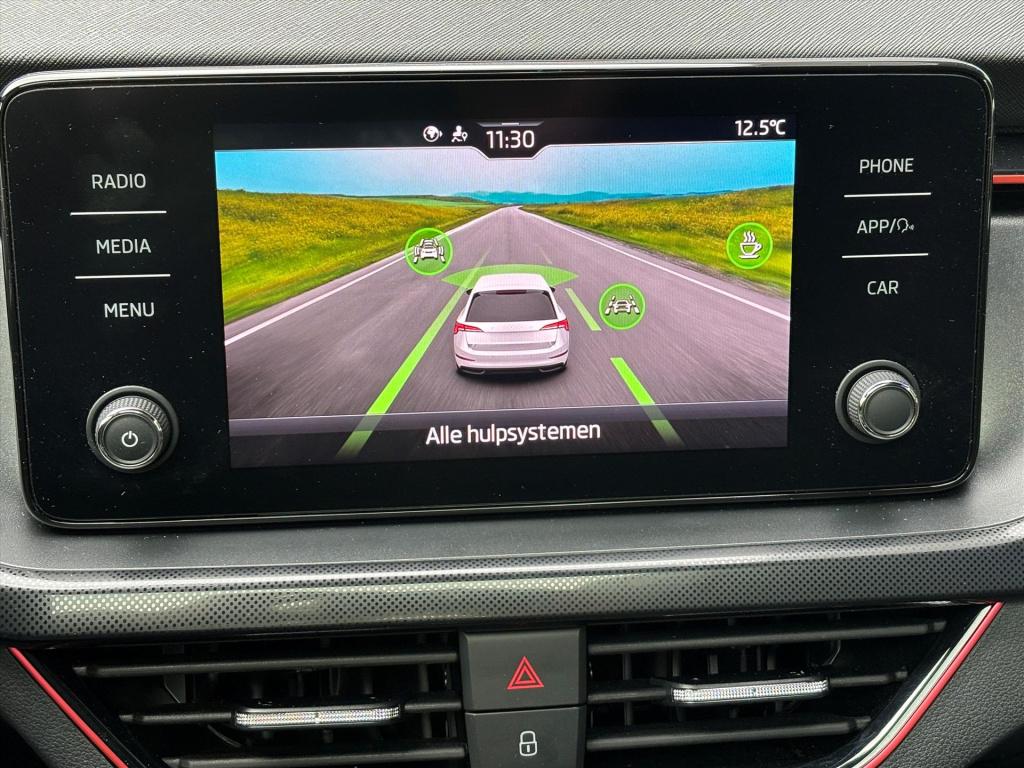 Skoda Scala 1.0 tsi 110pk sport business| carplay|panodak|17"lm| rijklaarpr