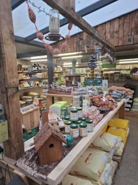 Ruime keuze uit allerlei wintervoer voor de buitenvogels