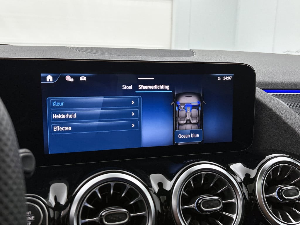 Mercedes-Benz Gla-klasse 250 e business solution amg | premium plus pakket 