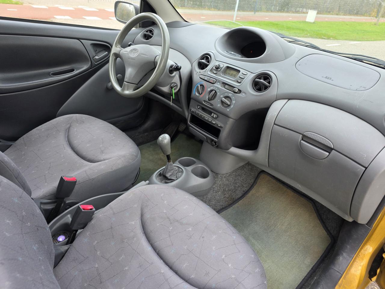 Toyota Yaris 1.0-16V VVT-i Terra met Trekhaak!