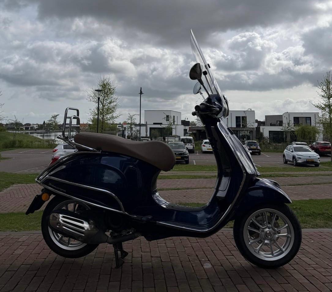 Vespa Primavera - Nieuw gekocht bij Motoport - Beurt gehad!