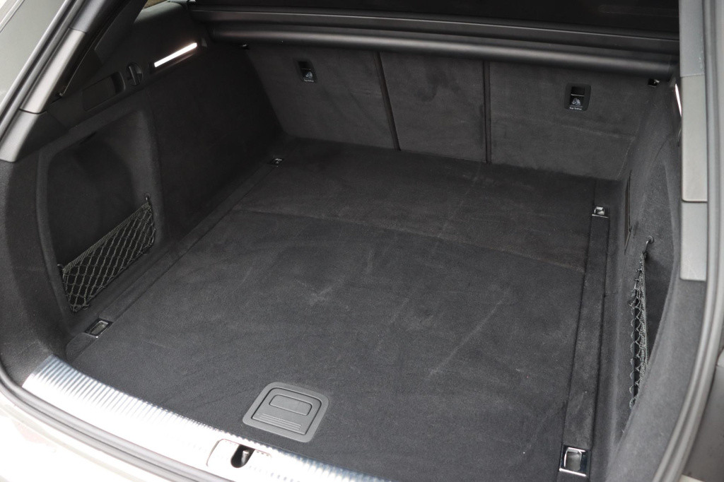 Audi A4 avant 40 tfsi quattro s edition competition 204pk