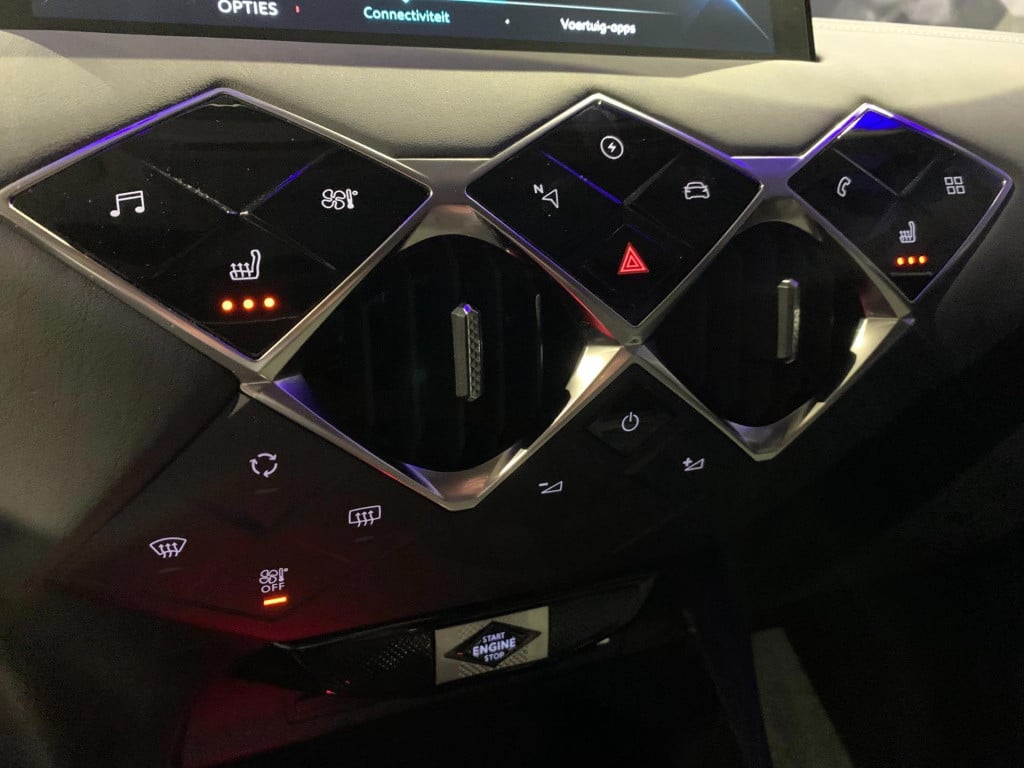 Ds Ds 3 crossback e-tense so chic 50 kwh *leder*appconnect*head-up*camera* 
