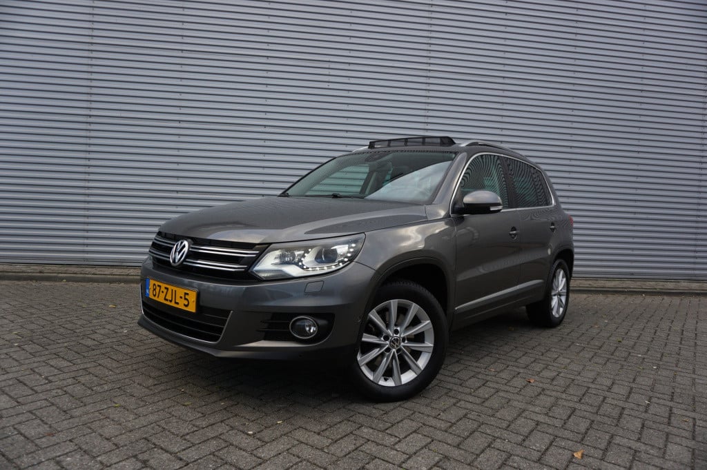 Volkswagen Tiguan 1.4 tsi sport&style airco / navi / cruise / pano / lane a